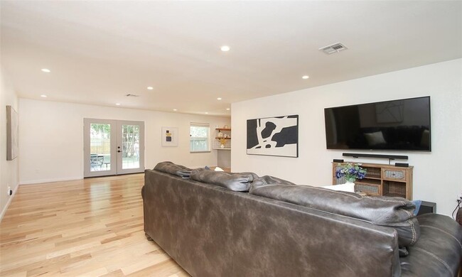 Building Photo - 5923 Dawnridge Dr