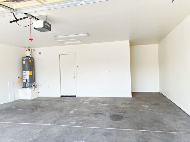 Building Photo - 4964 E Catalina Ct