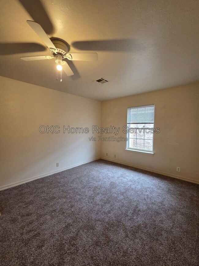 Building Photo - 1132 N Gardner Ave