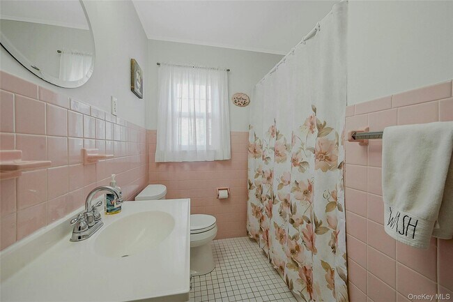 Building Photo - 425 Old Shipyard Ln