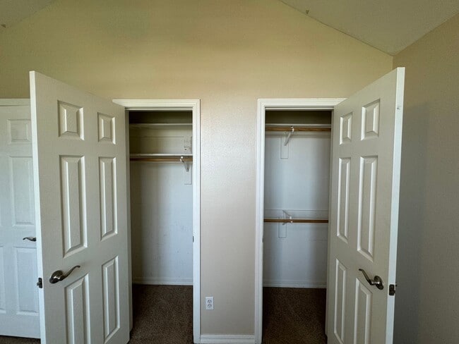 Building Photo - Gorgeous 3-Bedroom Home with Spacious Yard