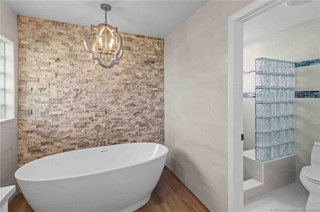 Building Photo - 2385 SW Creekside Dr