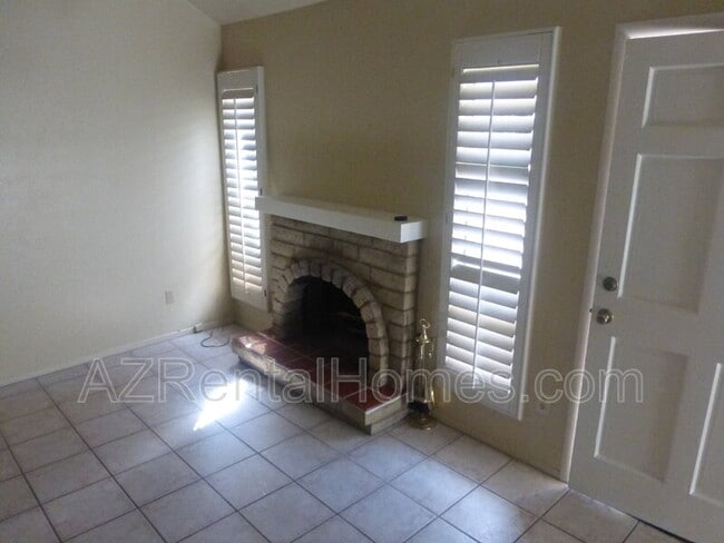 Building Photo - 2139 E Sanos Dr