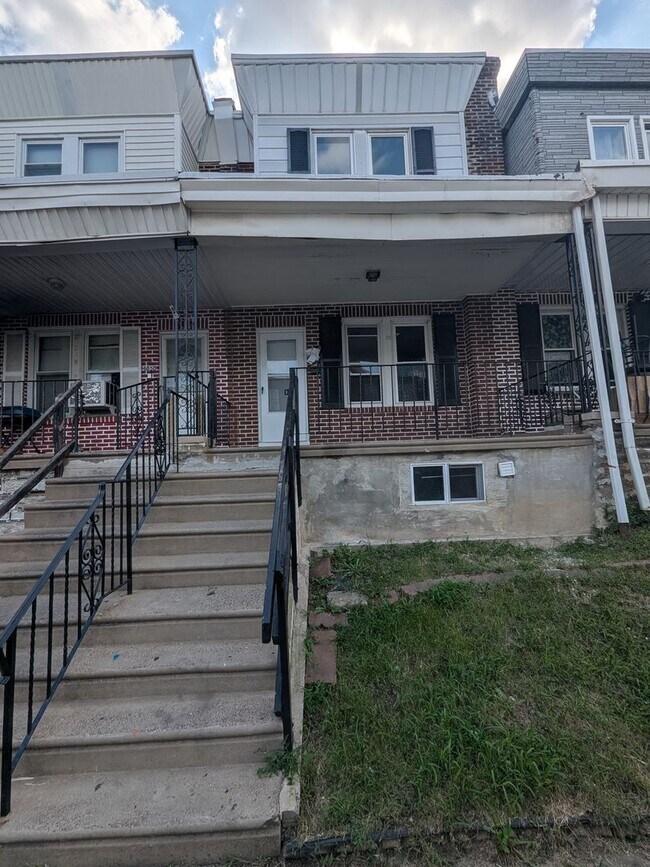Primary Photo - Front-Porch Row - Mayfair
