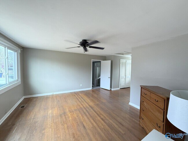 Building Photo - 1507 McCullough Ave NE