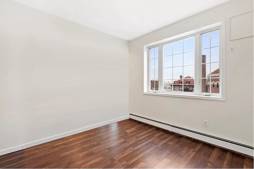 Bedroom - 360 43rd St