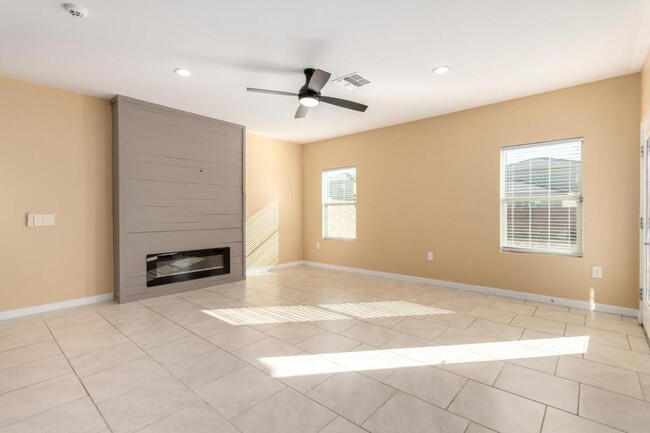 Building Photo - 12742 E Joffroy Dr