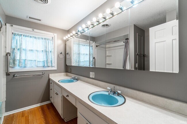 Building Photo - 18205 Doty Rd