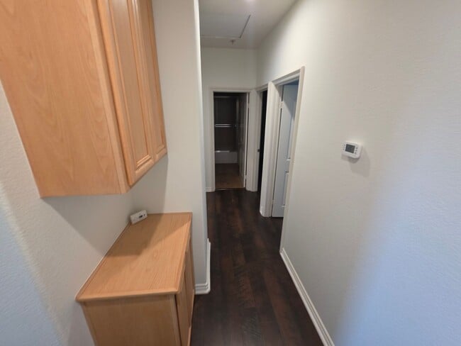 Building Photo - Stylish 3 Bedroom Townhome in Prime Huntington Beach Location