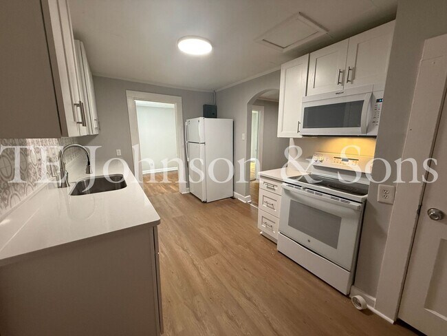 Building Photo - Charming Three Bedroom Home in Winston Sal...