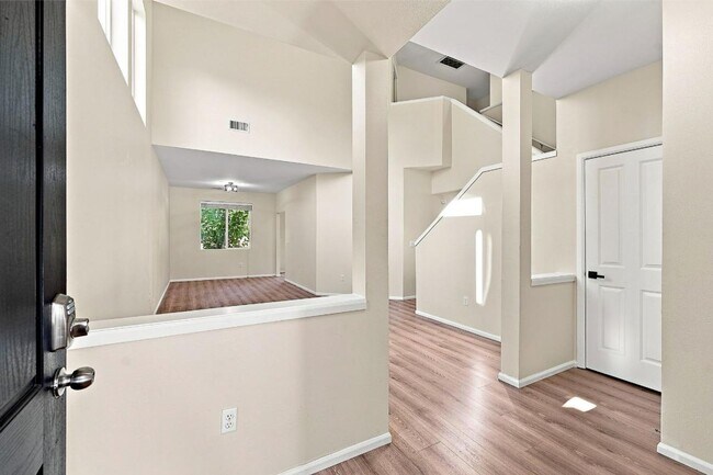 Building Photo - 6038 Discovery St E