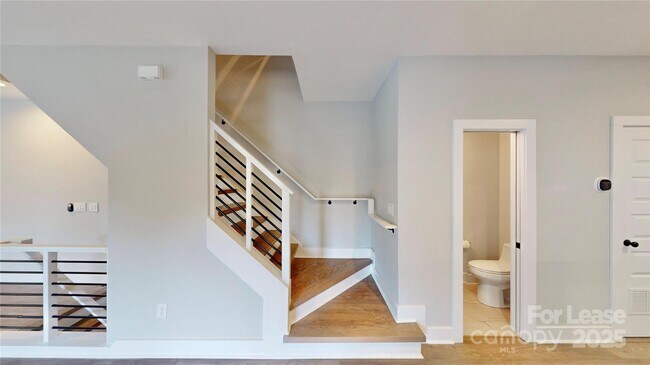 Building Photo - 208 Walnut Ave
