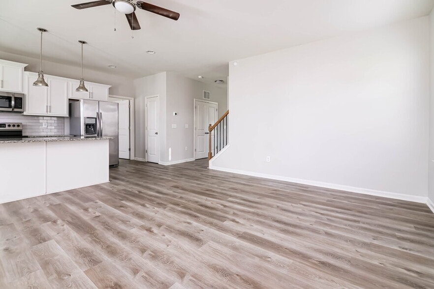 Building Photo - 36 W Painted Way