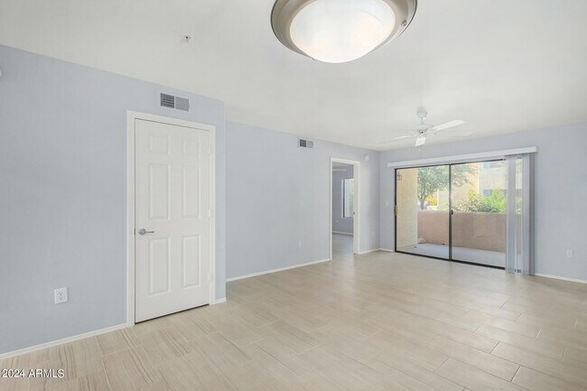 Building Photo - 9990 N Scottsdale Rd