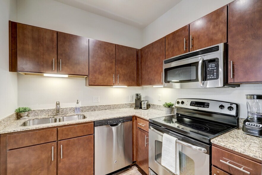 Building Photo - 2137 Pelham Dr