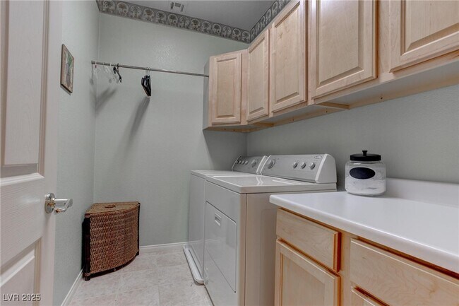 Building Photo - 875 Chaste Ct