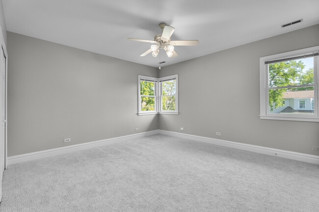 Building Photo - 1322 Wilmette Ave