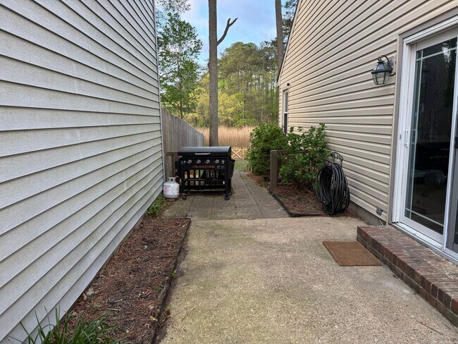 Building Photo - Well Maintained Single-Family Home in FC School District