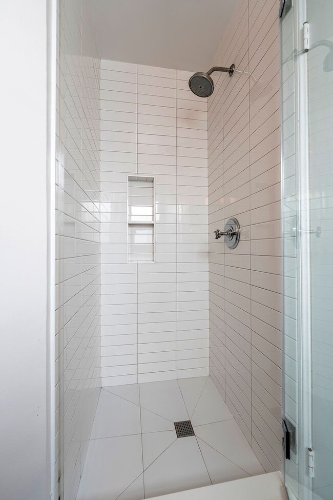 Building Photo - Beautiful Hawthorne Rental In Hollyglen!