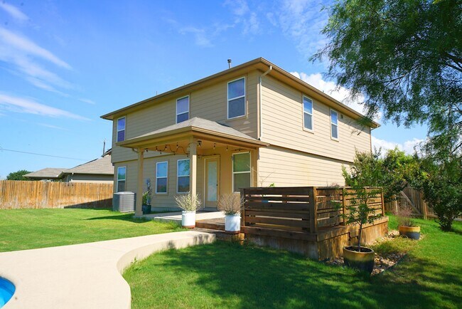 Building Photo - Gorgeous Selma Living with a Inground Pool! Realtor Commission: $625