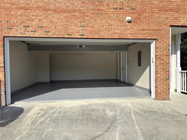 Building Photo - 895 Brickleridge Ln SE