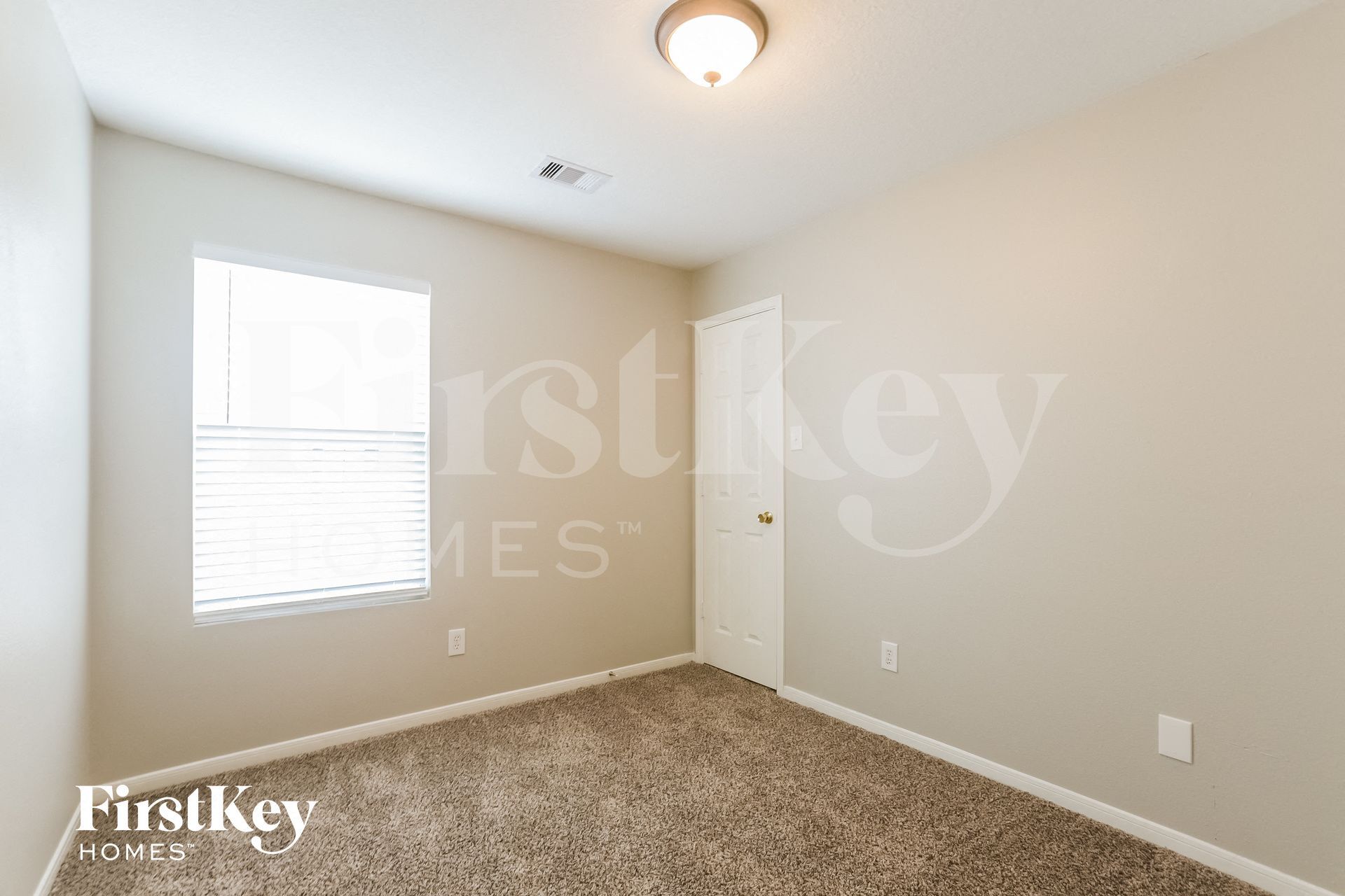 Building Photo - 16985 Valiant Oak St