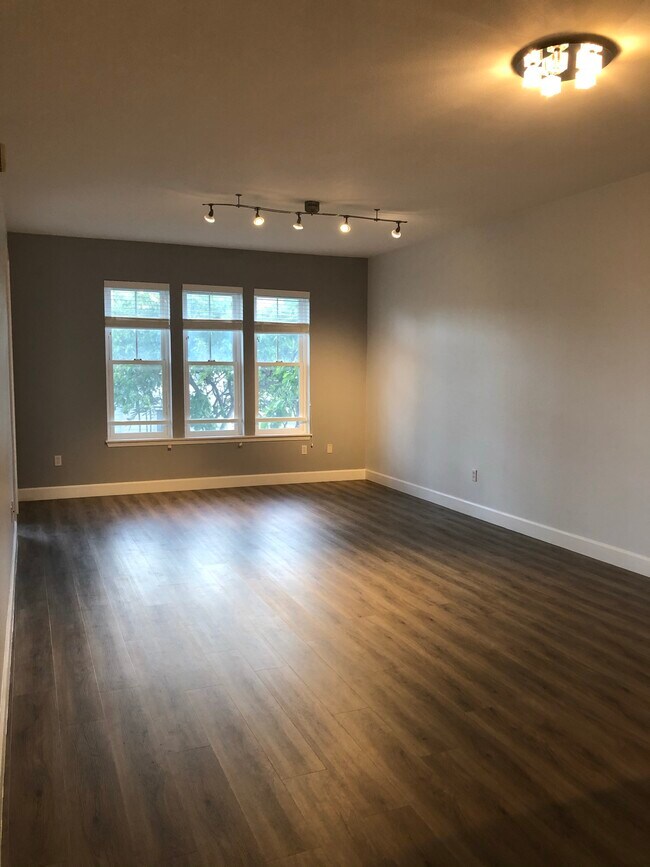 Living Room Unfurnished - 520 Lunalilo Home Rd