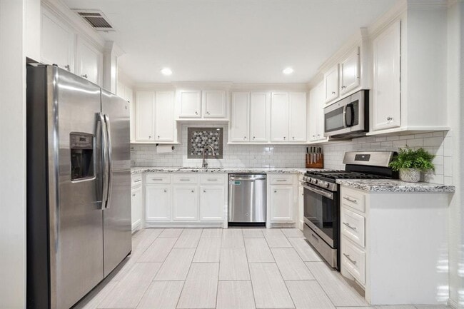 Building Photo - 3803 Zephyr St