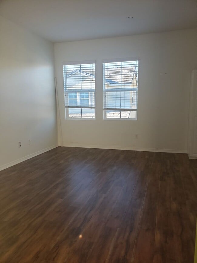 Building Photo - 2nd Floor Studio Apt. in Riverpark at the ...