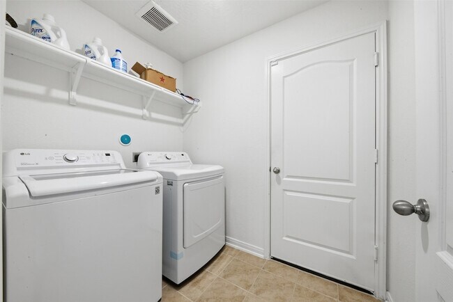Building Photo - 25343 Trinity Oakley Ct
