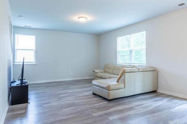 Building Photo - 706 Lenox Dr