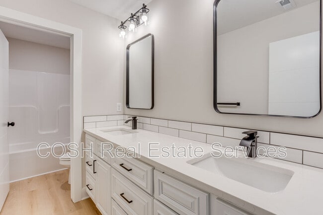 Building Photo - 8423 W 37th Ct N