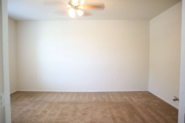 Building Photo - "Charming 3-Bed, 2-Bath Oasis in Austin!!