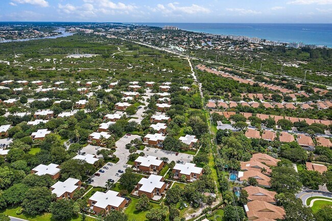 Building Photo - 3052 30th Ct