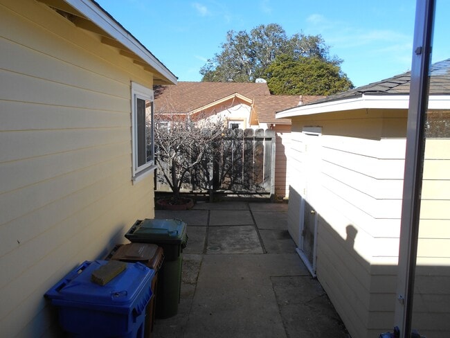 Building Photo - 261 Lerwick Drive