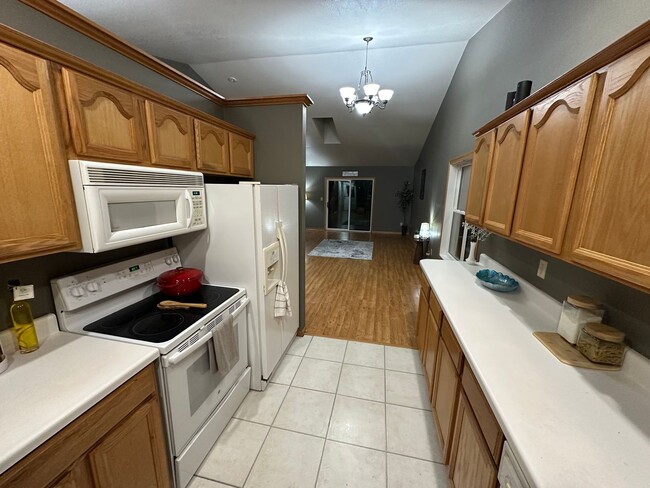 Building Photo - 3 Bed, 2 Bath Condo for Rent in Evansdale, Ia