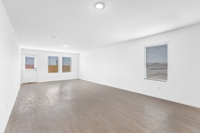 Building Photo - 4bed/2bath Home at Higdon Crossing Subdivision