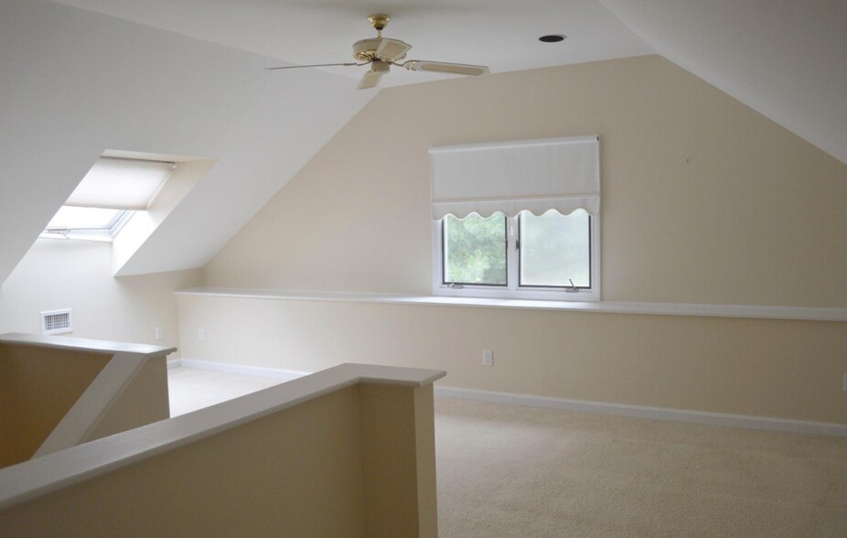 Building Photo - 50 Undine Rd