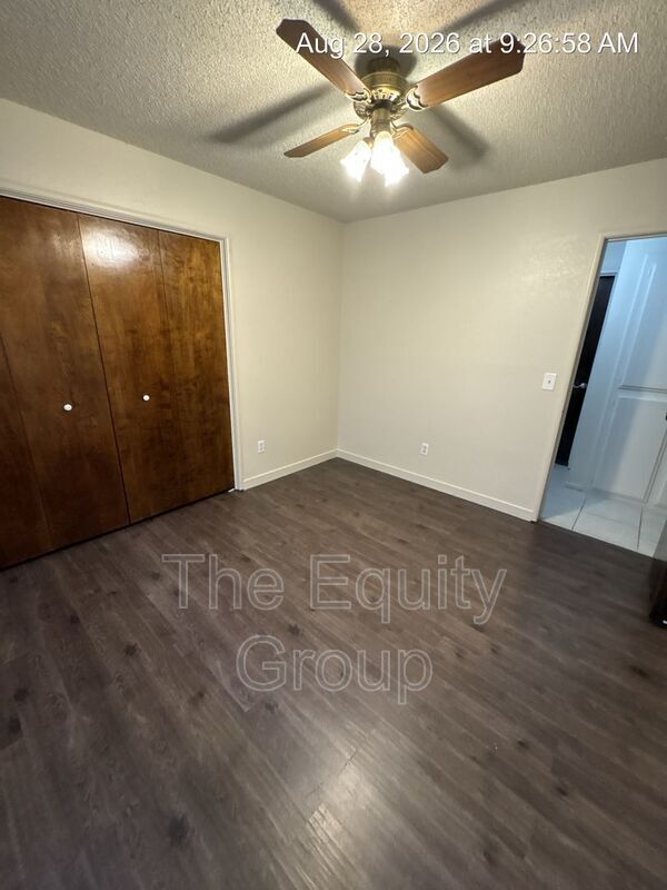Building Photo - 1009 W Laura Ave