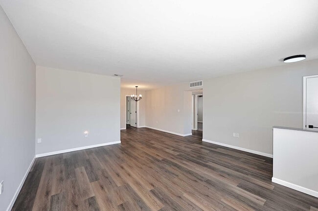 Building Photo - 10002 W Tarrytown Ave