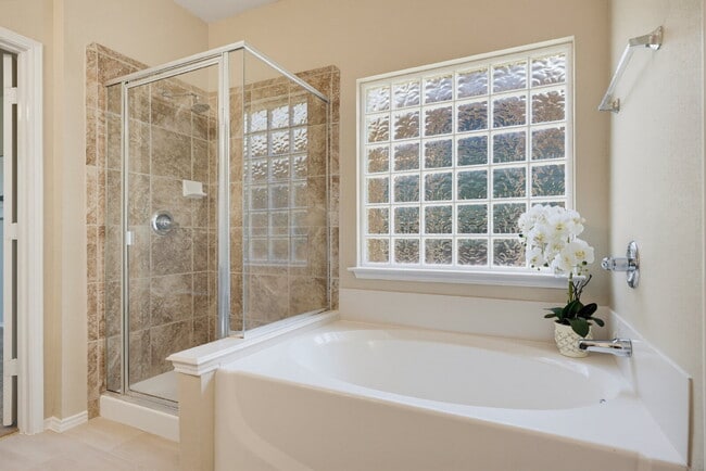 Building Photo - **This home checks all the boxes!**