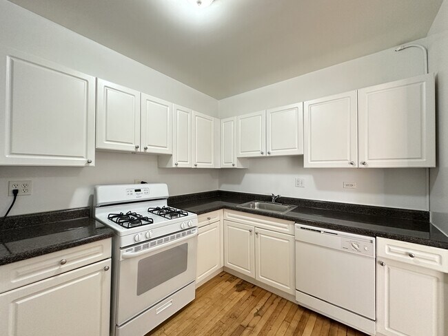 Building Photo - 347 Park Ave