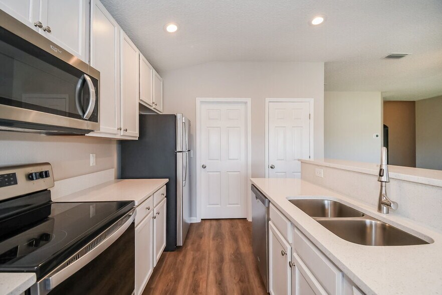 Building Photo - 9287 Hawkeye Dr