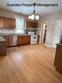 Building Photo - Spacious Two Bedroom Single Family Home, Hardwood Floors, W/D, Dishwasher
