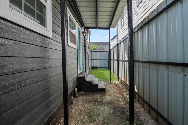 Building Photo - 531 N Estelle St