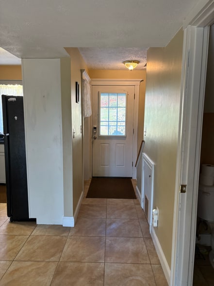 Entry Way - 526 East Ave