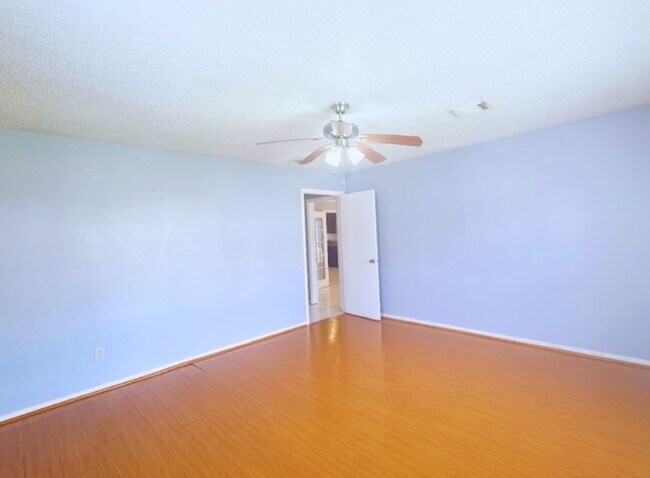 Building Photo - 10919 Pigeonwood Dr