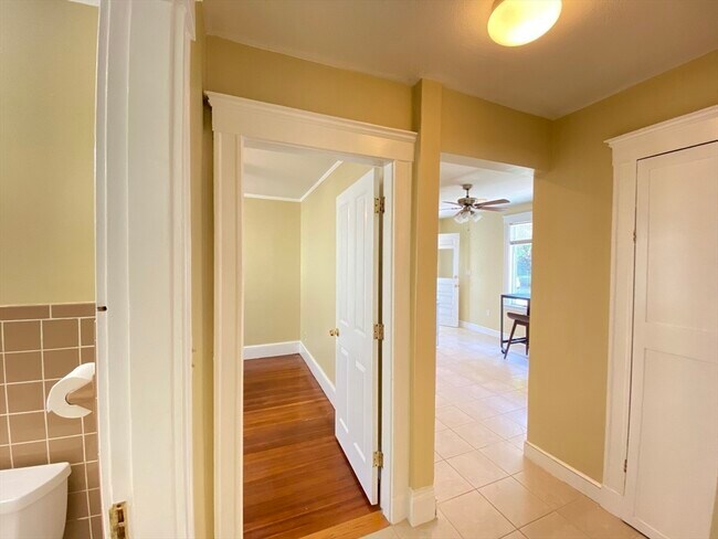 Building Photo - 39 Davis Rd