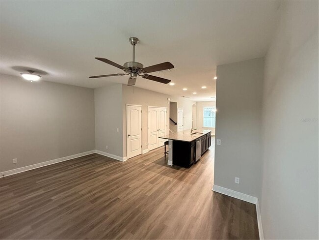 Building Photo - 15465 Honeybell Dr