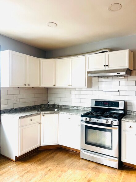 Building Photo - 4745 S Karlov Ave